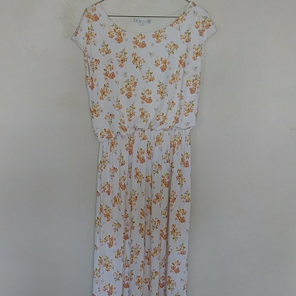 de collection Dresses & Skirts - De Collection white floral dress